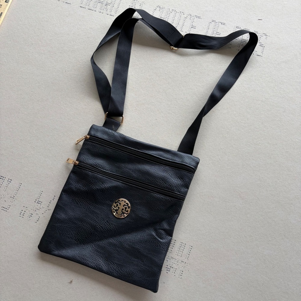 Y2K Unbranded Crossbody Bag Black Faux Leather Gold Hardware Multi-Zip Messenger